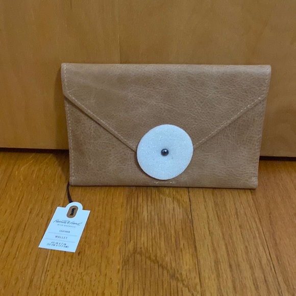 Hearth & Hand With Magnolia Leather Wallet Tan NWT - Picture 9 of 11